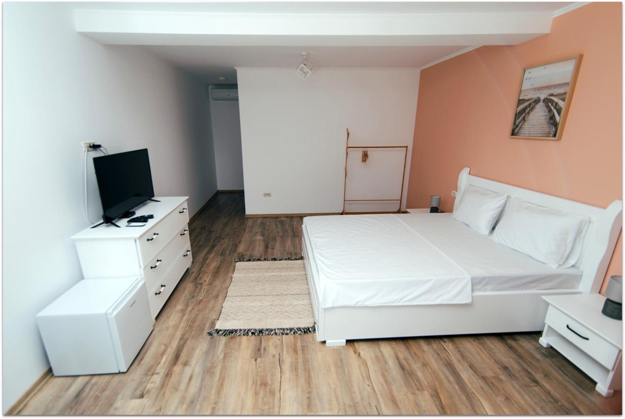 La Relian Hotel Partizanii ภายนอก รูปภาพ